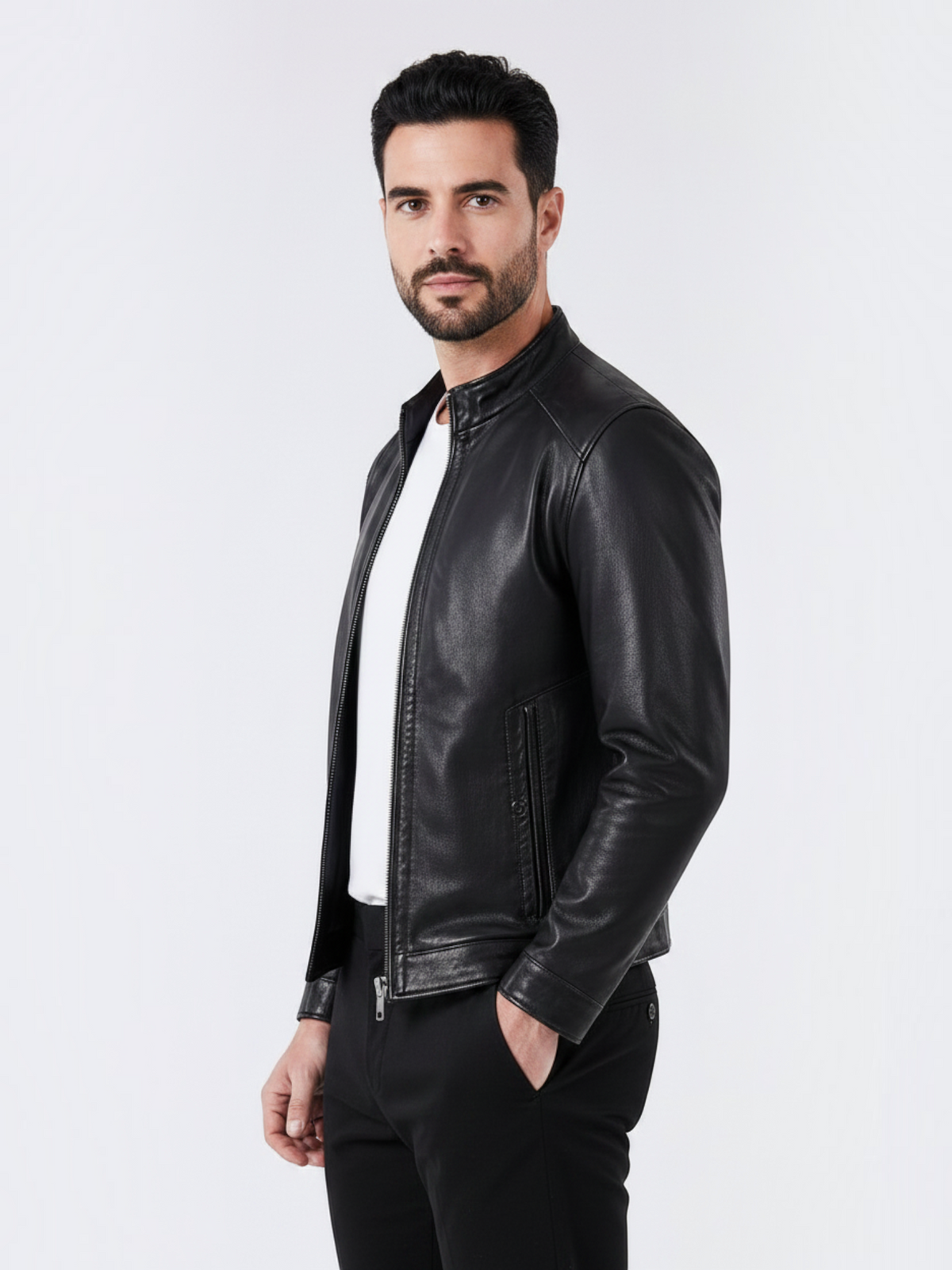 Homem vestindo jaqueta preta de couro PU Habitat Masculino com colarinho estruturado e design minimalista