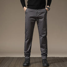 Calça Chino Masculina em Sarja Bergamo