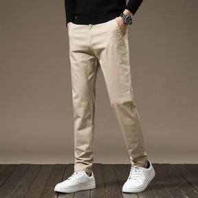 Calça Chino Masculina em Sarja Bergamo