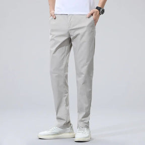 Calça Chino Masculina em Sarja Regular Torino
