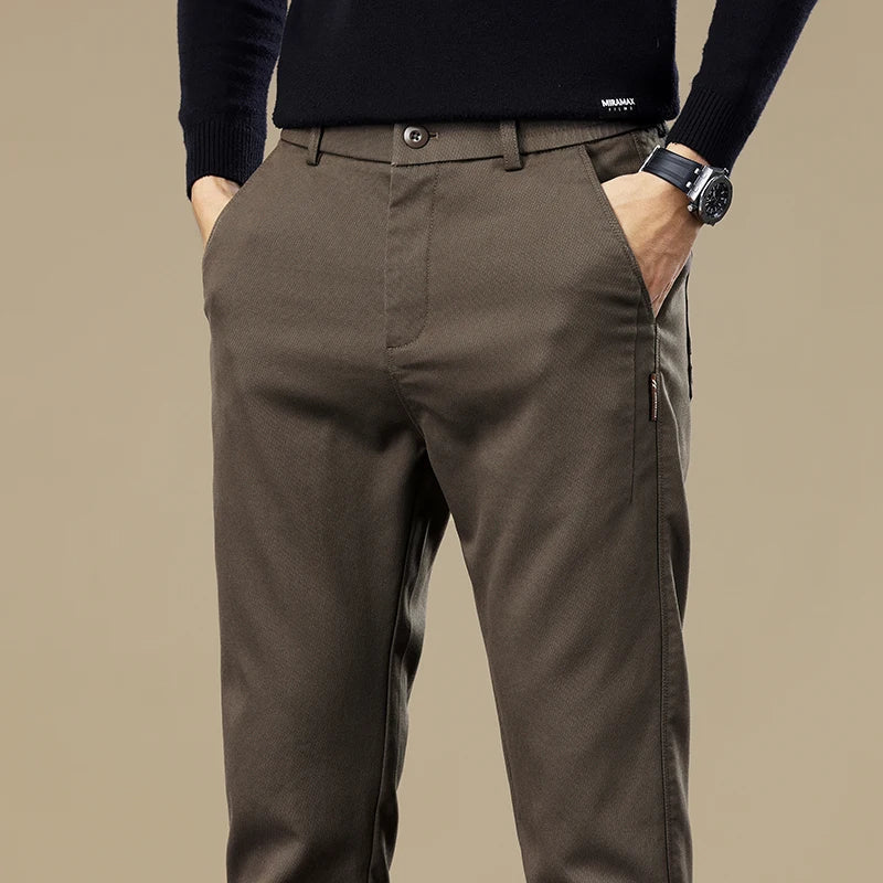Calça Chino Masculina em Sarja Lugano
