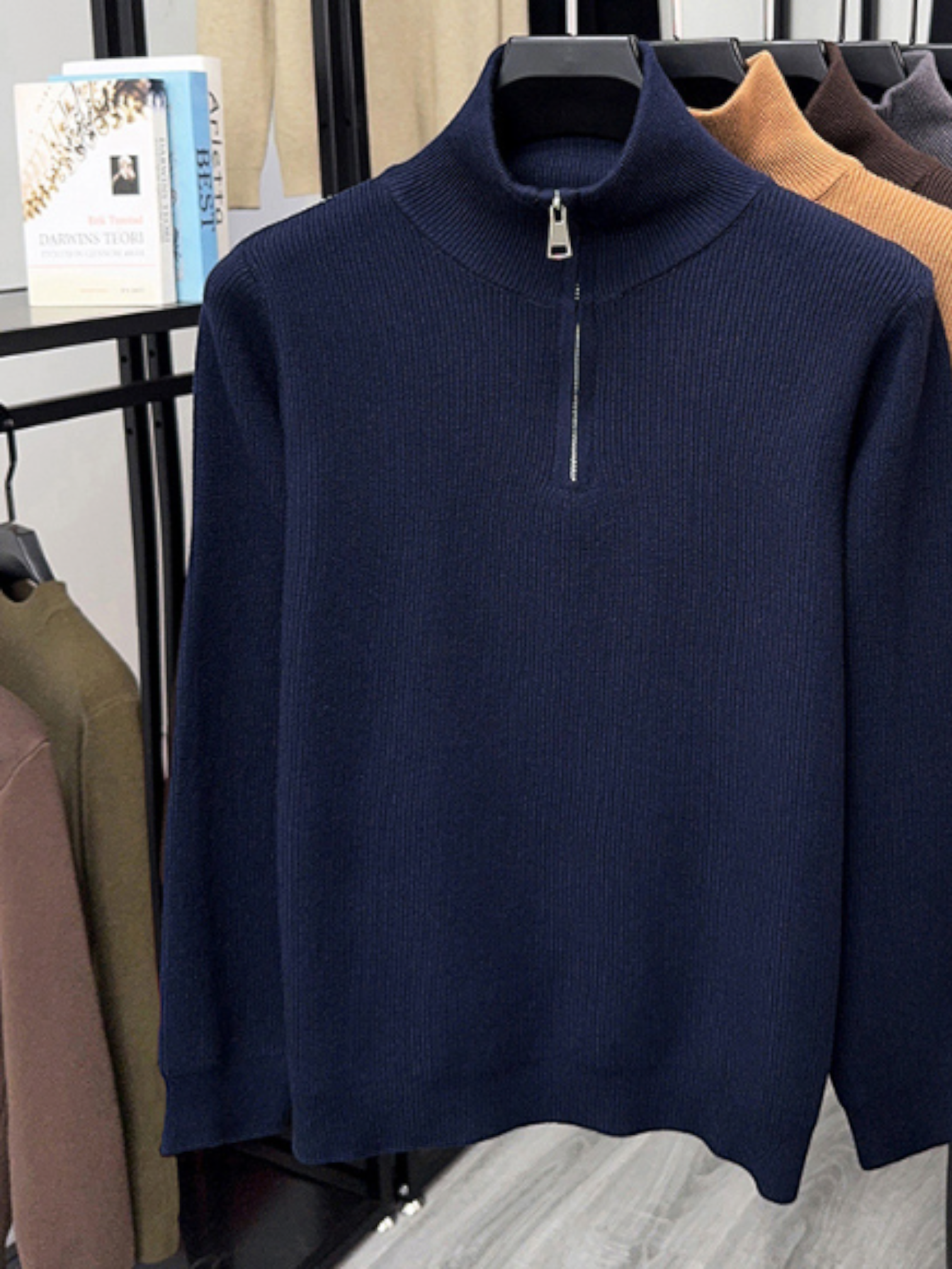 Suéter Habitat Masculino Verona com zíper no pescoço em várias cores, feito de algodão e elastano em arara de roupas.