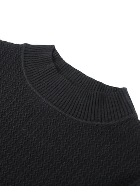 Detalhe da gola canelada do suéter Habitat Masculino Vercelli em tecido de algodão preto com textura tramada