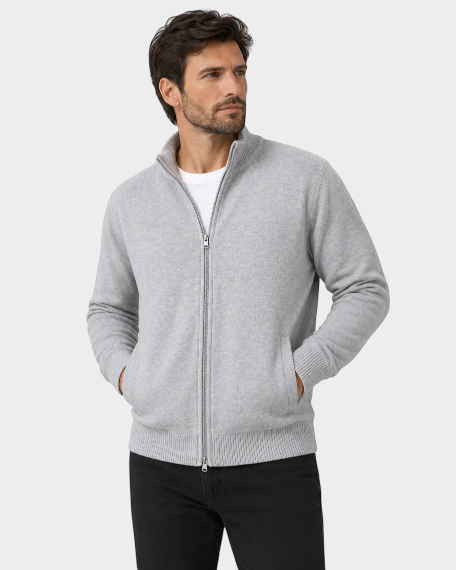 Homem vestindo cardigan cinza Habitat Masculino com zíper frontal e gola alta em algodão e elastano