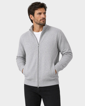 Homem vestindo cardigan cinza Habitat Masculino com zíper frontal e gola alta em algodão e elastano
