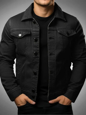 Jaqueta jeans preta slim Habitat Masculino com bolsos no peito, fechamento por botões e gola clássica.