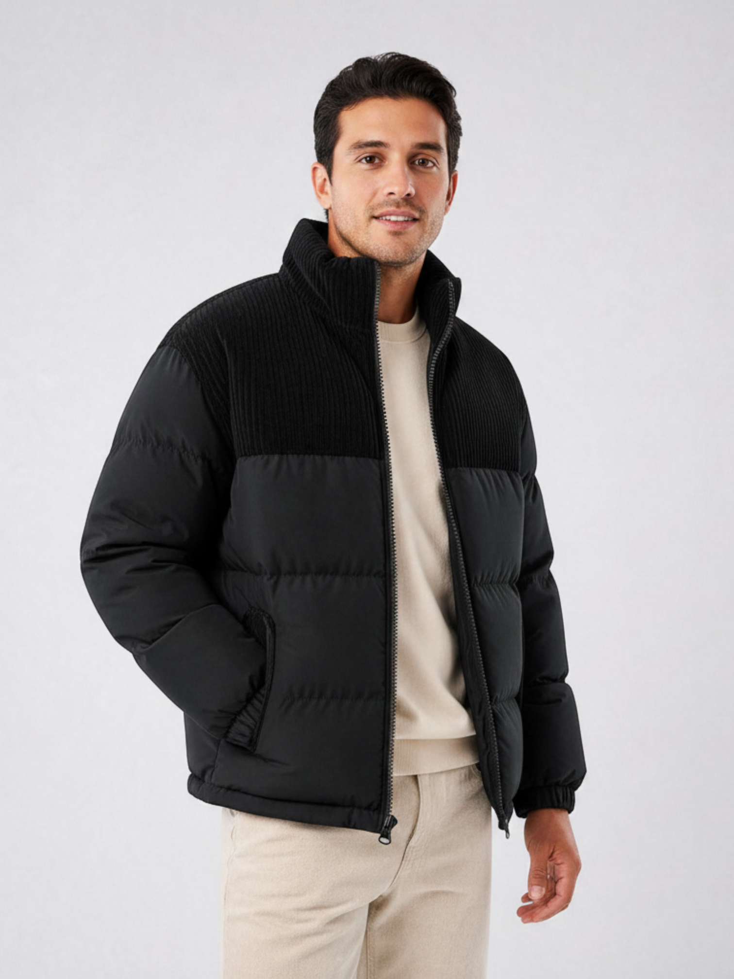 Jaqueta puffer preta Habitat Masculino com gola alta estruturada, zíper e forro em lã, vestida por modelo masculino.