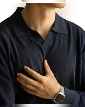 Homem vestindo suéter azul marinho Habitat Masculino com gola polo em tecido de algodão e elastano